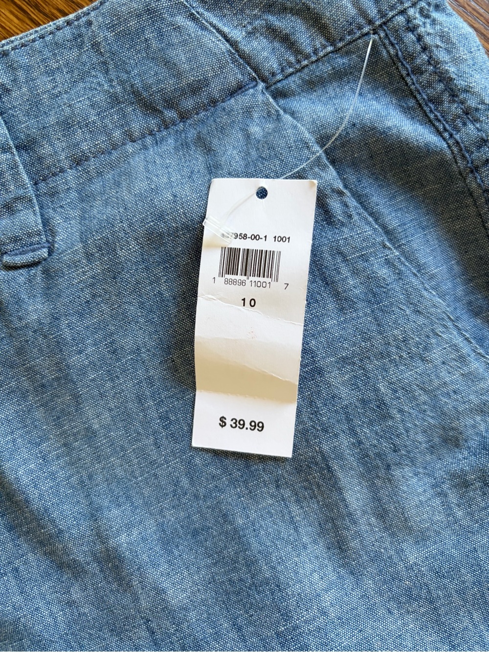 2 GAP Women’s Light Blue Chambray Flat-Front Shorts, 3” and 5” inseam, size 10 - Picture 4 of 10